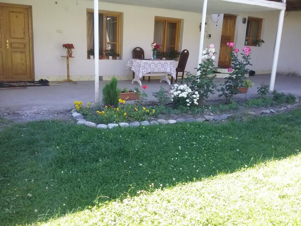 Guest House Anisa Birkiani Buitenkant foto