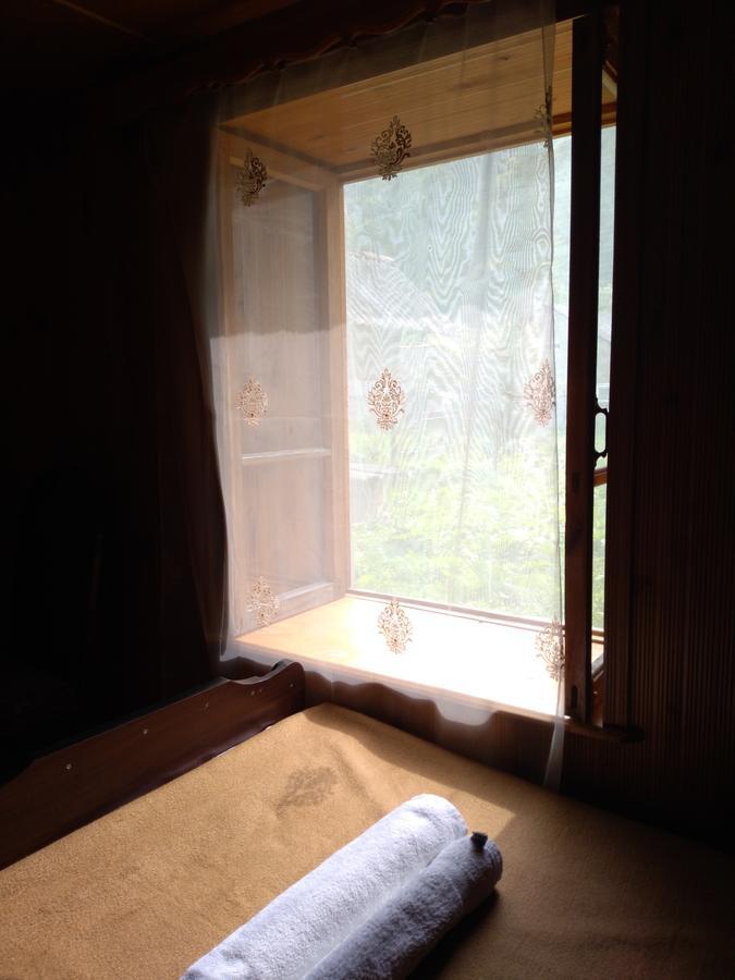 Guest House Anisa Birkiani Buitenkant foto